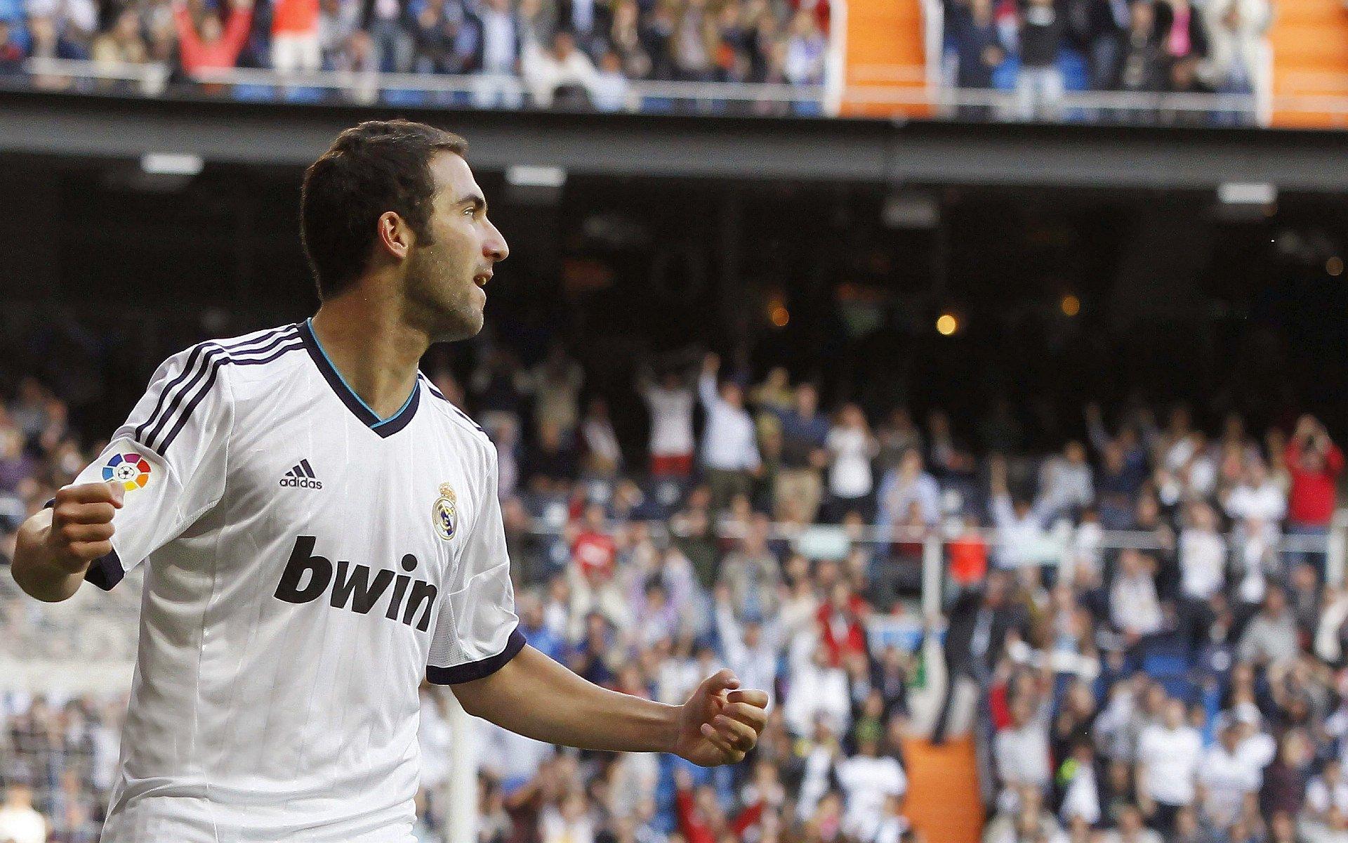 麦克托米奈绝杀铸就传奇地位 刘易斯-弗格森盛赞，他已将那不勒斯写入个人史诗